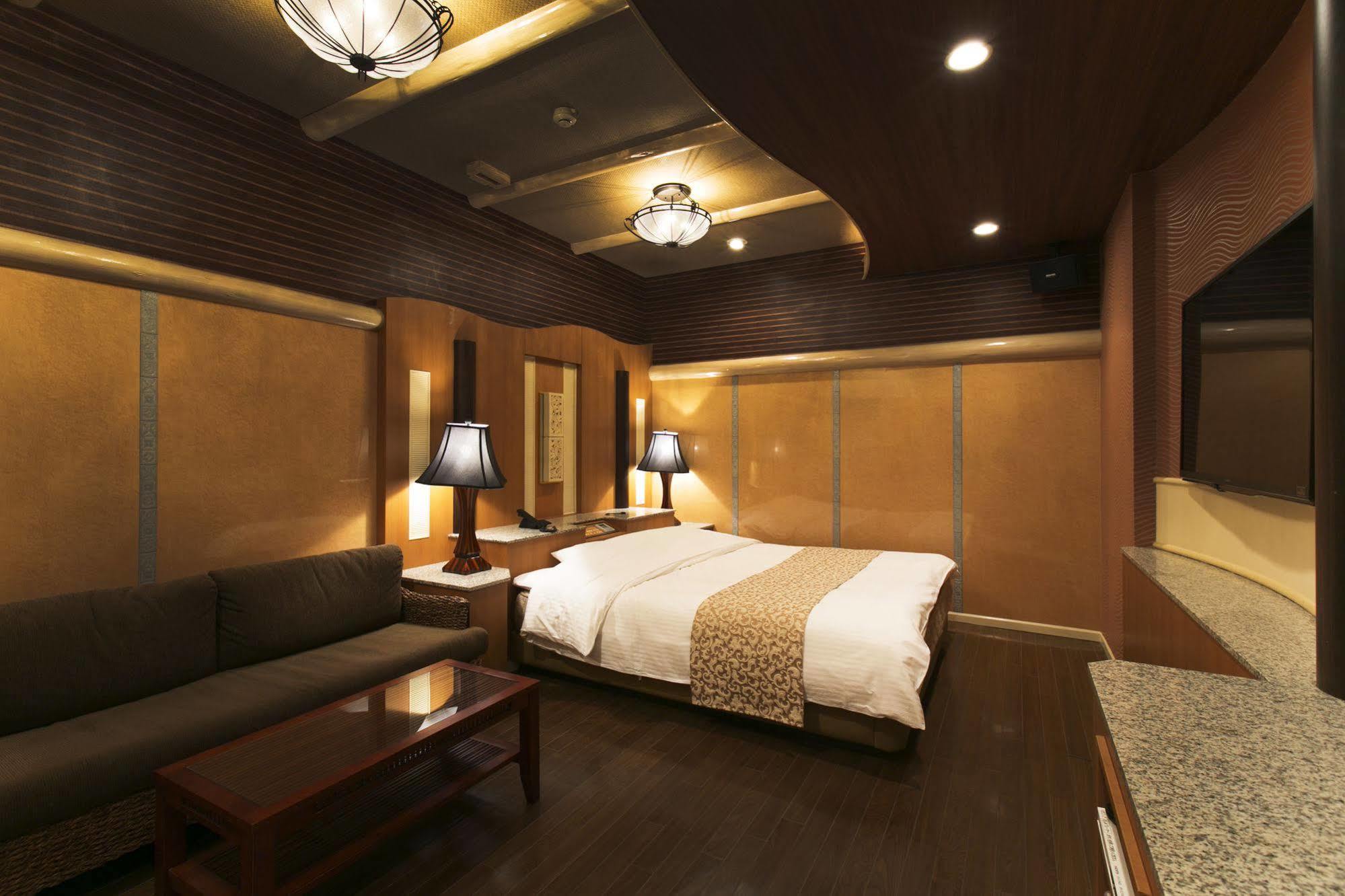 Hotel Atlantis Toyonaka (Adults Only) Bagian luar foto